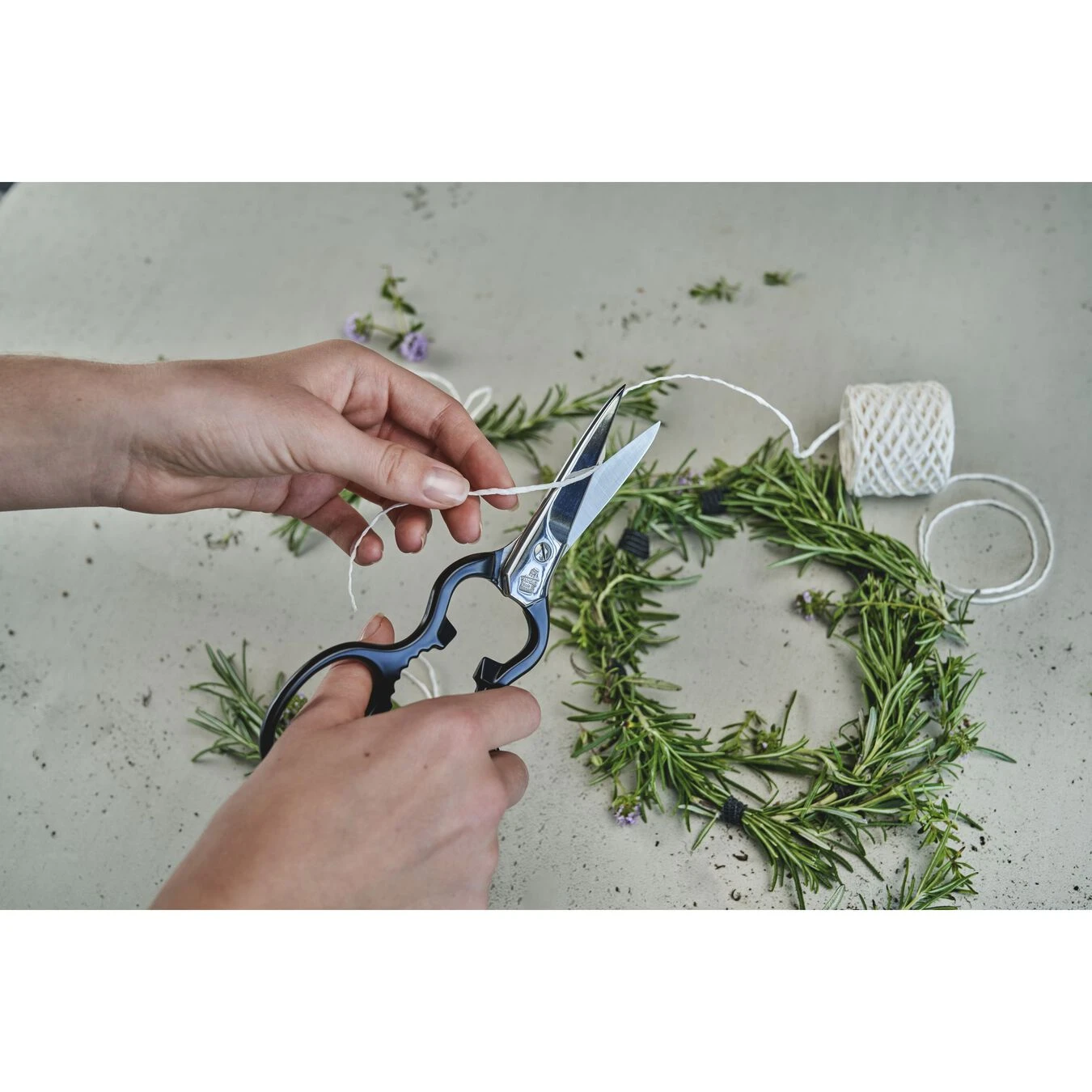 Zwilling Tijera Multiuso 20 Cm, Acero Inoxidable, Negro 6 Zwilling Tijera Multiuso 20 Cm, Acero Inoxidable, Negro - Imagen 4