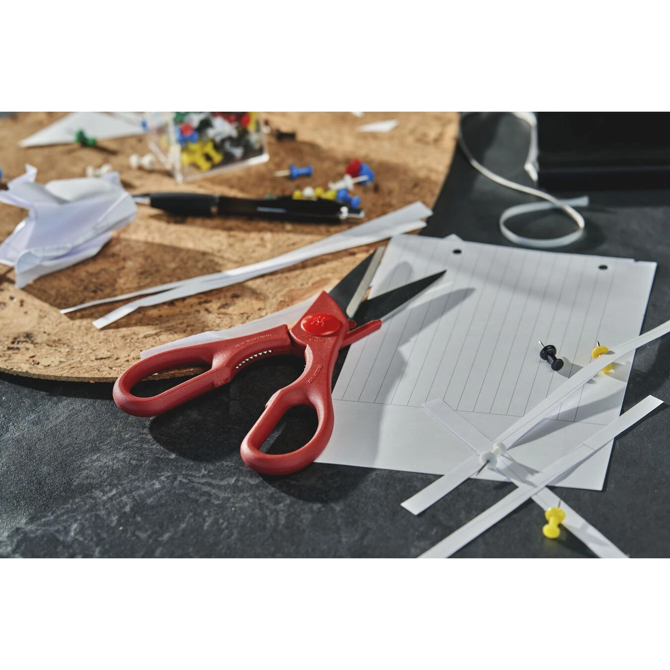 Zwilling Tijera Multiuso 20 Cm, Acero Inoxidable, Rojo 3 Zwilling Tijera Multiuso 20 Cm, Acero Inoxidable, Rojo - Imagen 2